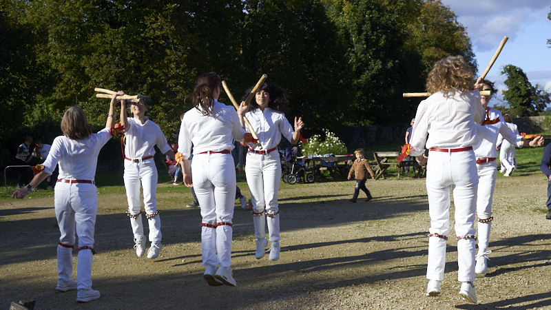 Morris dancing, Avebury
